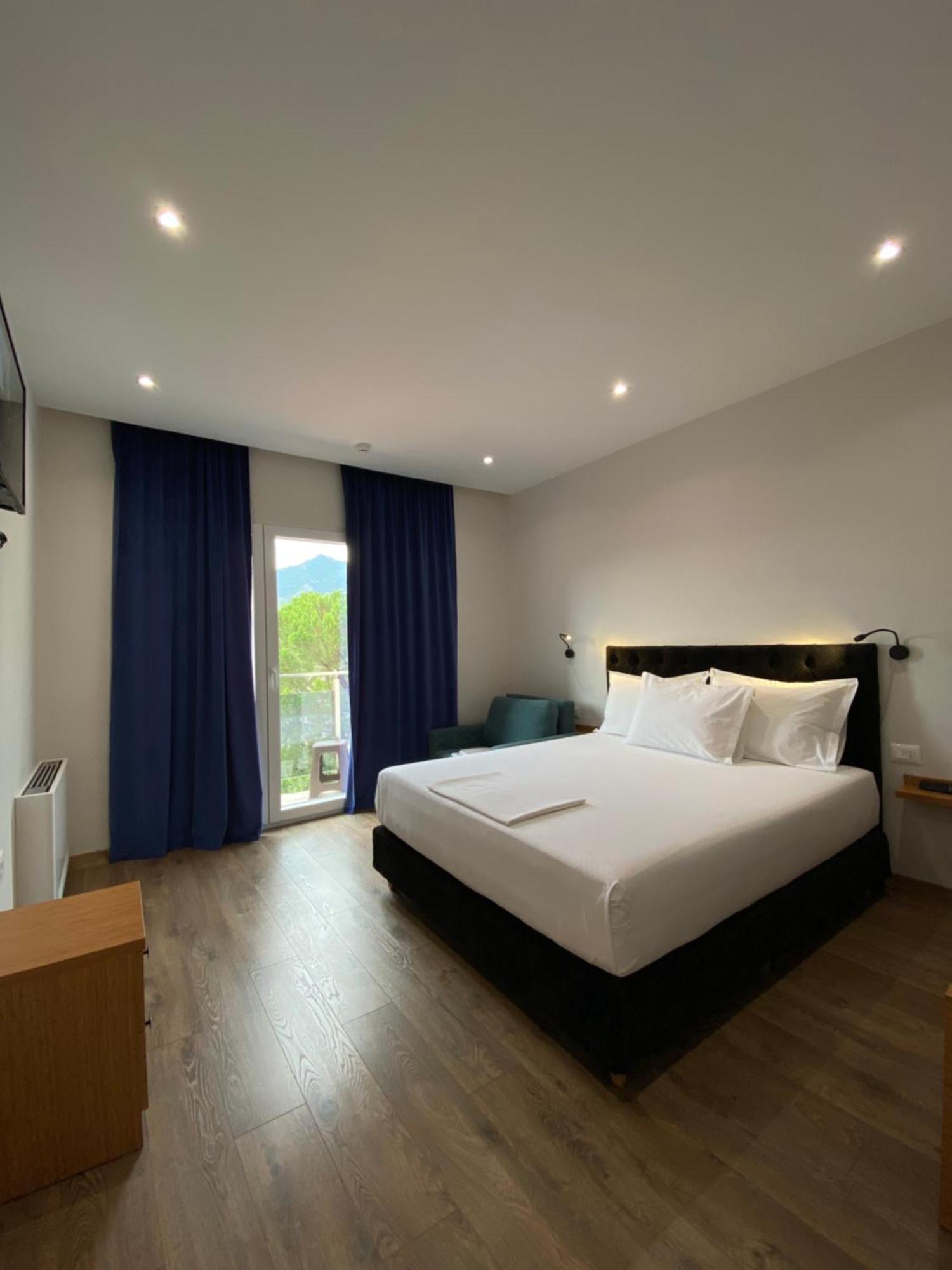 Merly Hotel Permet Exterior photo